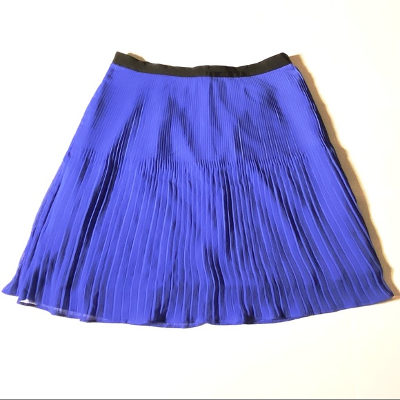 3/20 Forever 21 Contemporary pleated periwinkle skirt w/ black trimmed waistline - Picture 3 of 4